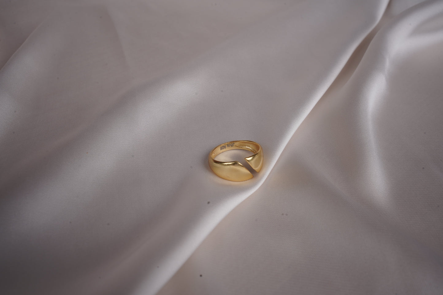 Claw Ring.