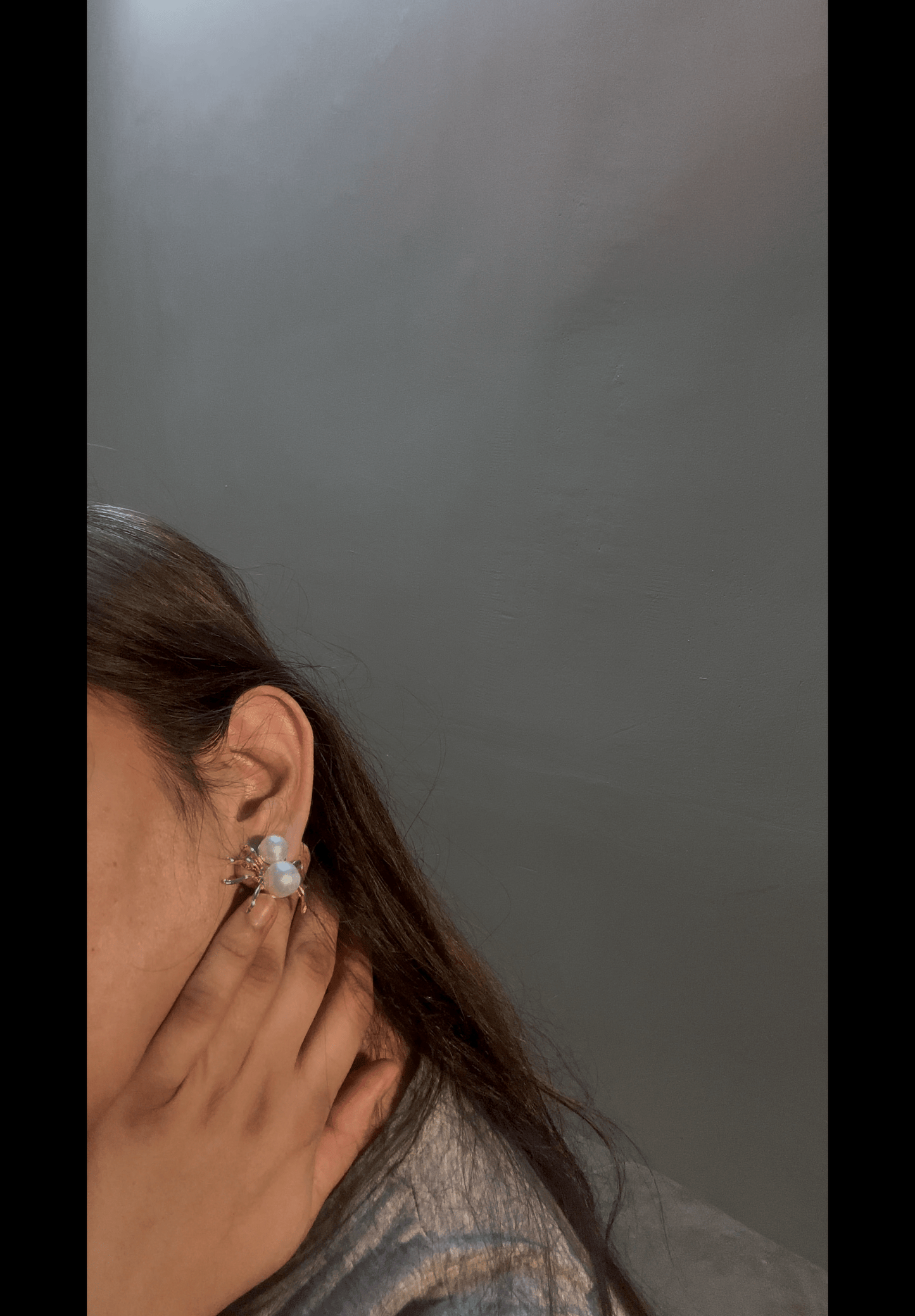 Spider Pearl Stud.
