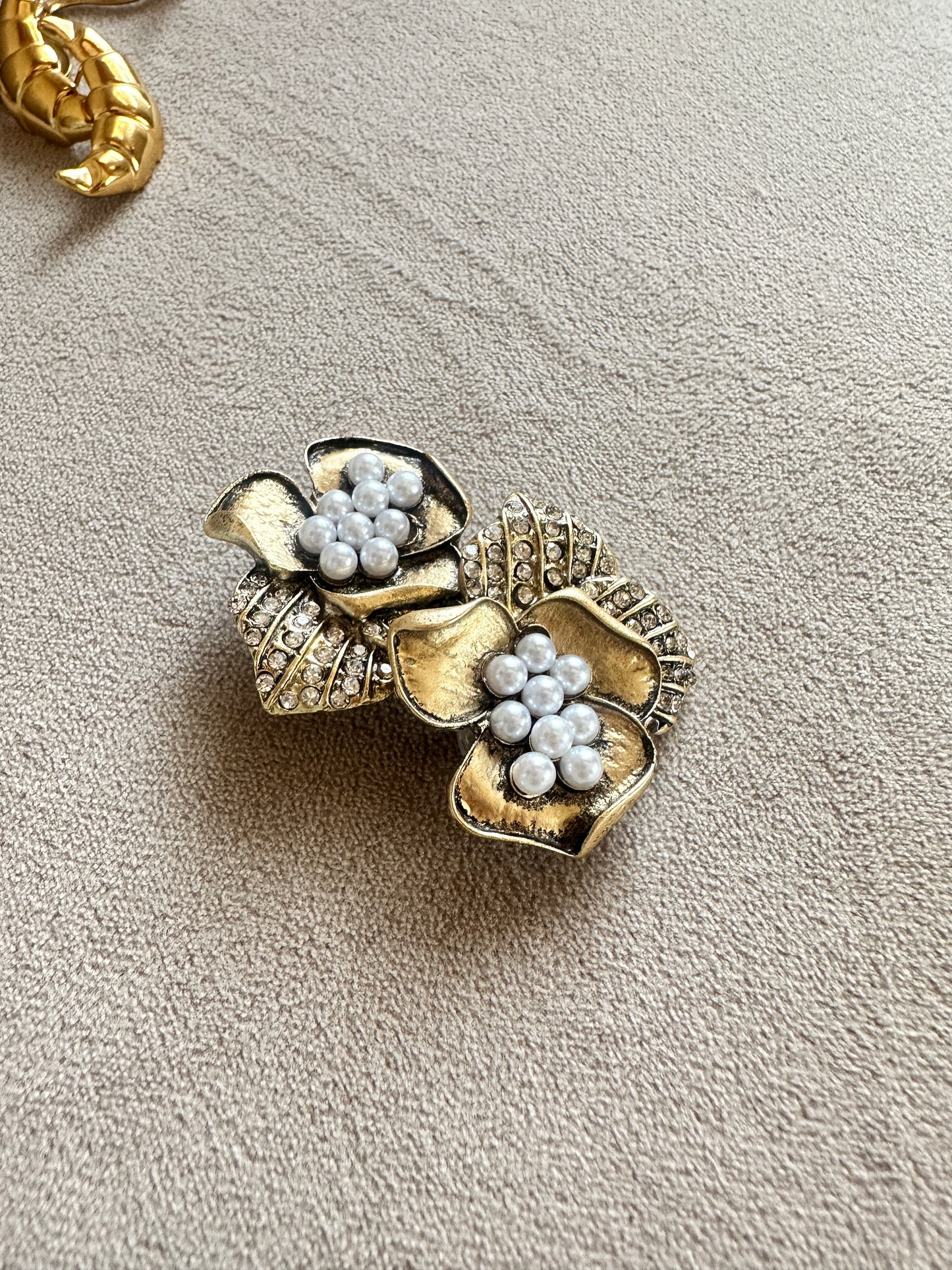 Flower Girl Pearl Earring