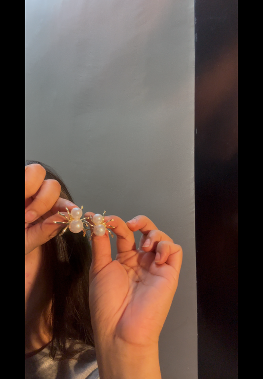 Spider Pearl Stud