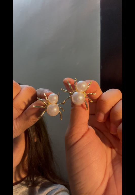 Spider Pearl Stud