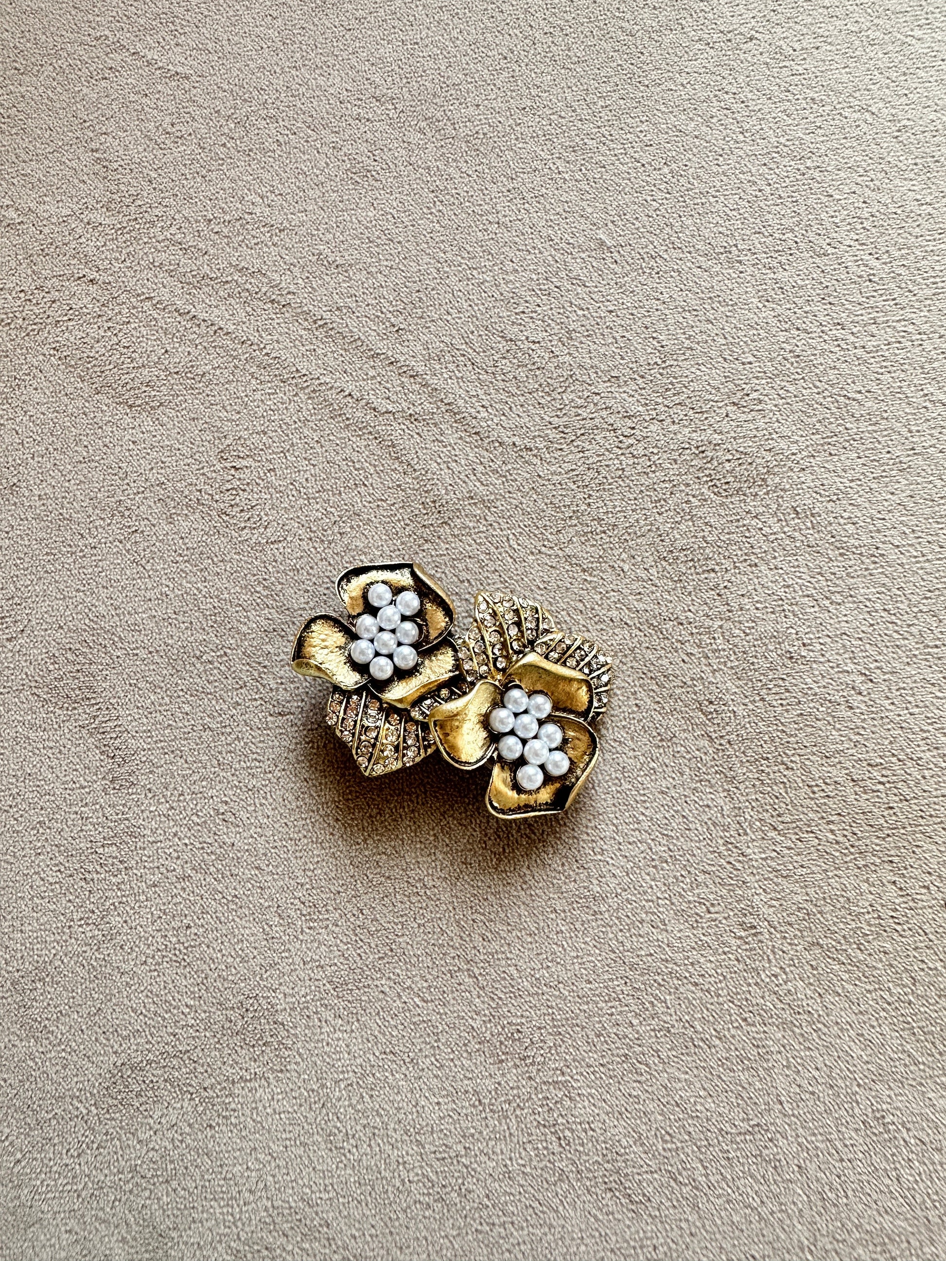 Flower Girl Pearl Earring.