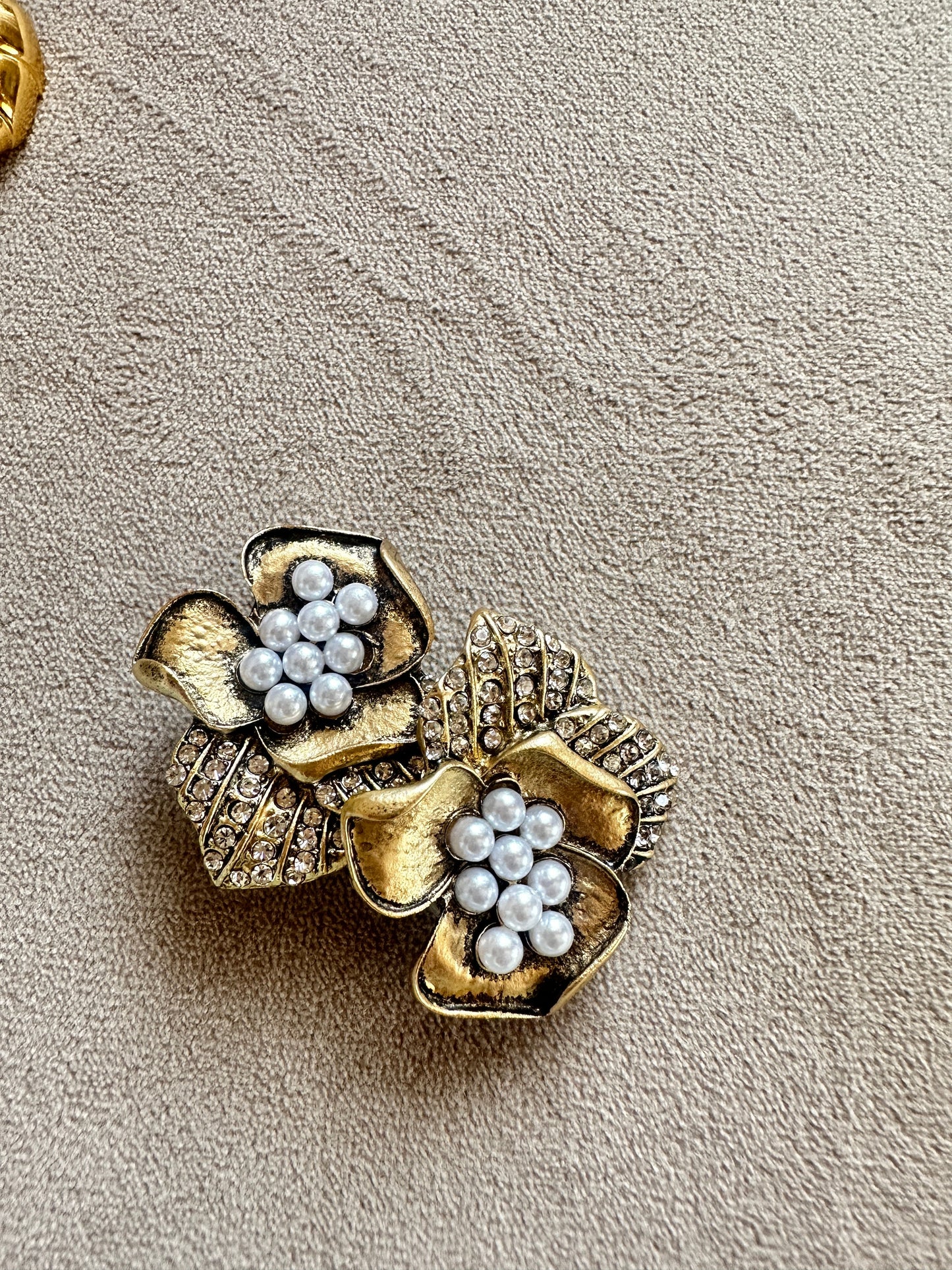 Flower Girl Pearl Earring.